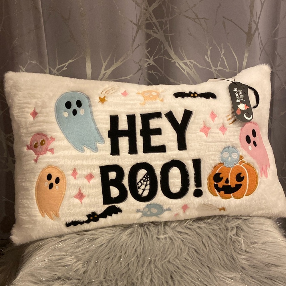 BNWT HEY BOO Halloween Ghosts Large Lumbar Pillow